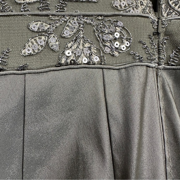Tadashi Shoji knee length dress, silver, heavily embellished on top, sz 4 - Picture 13 of 13